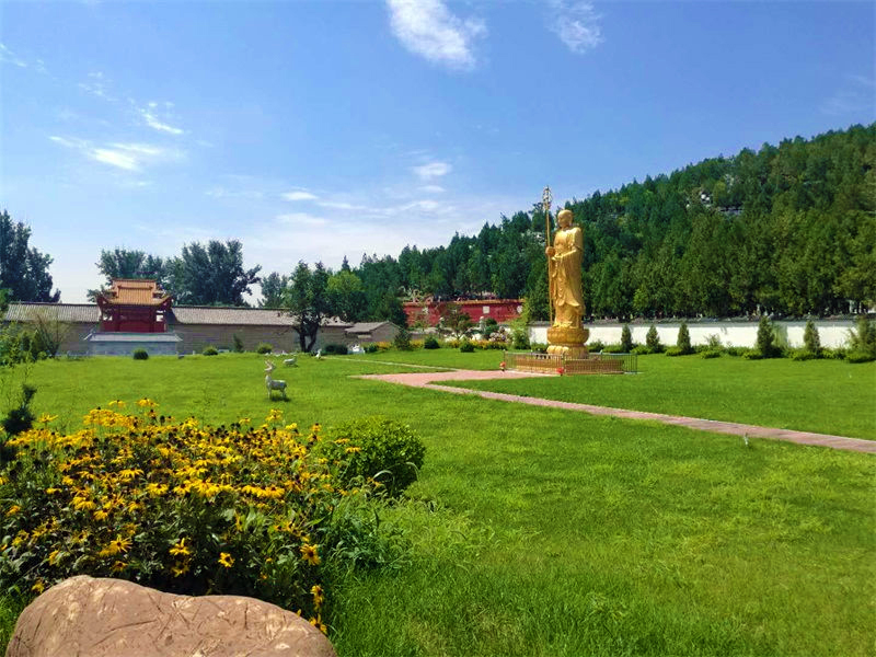 九里山公墓二区:传统与艺术墓地供选择 九里山公墓二区提供传统墓和