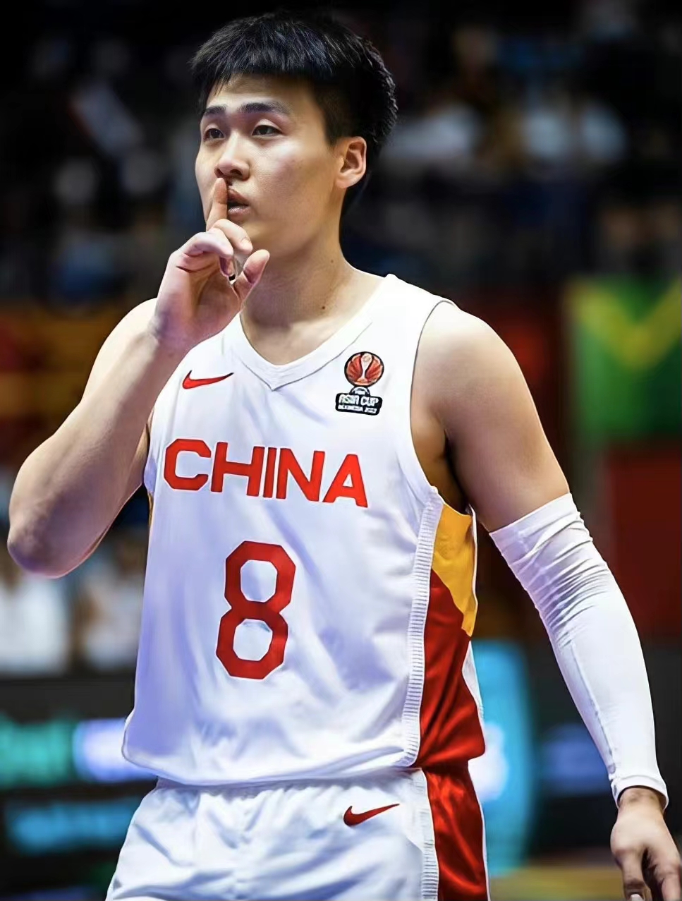 今日,广东队球员赵睿入选新一期国家队集训名单,并在广州二沙岛训练