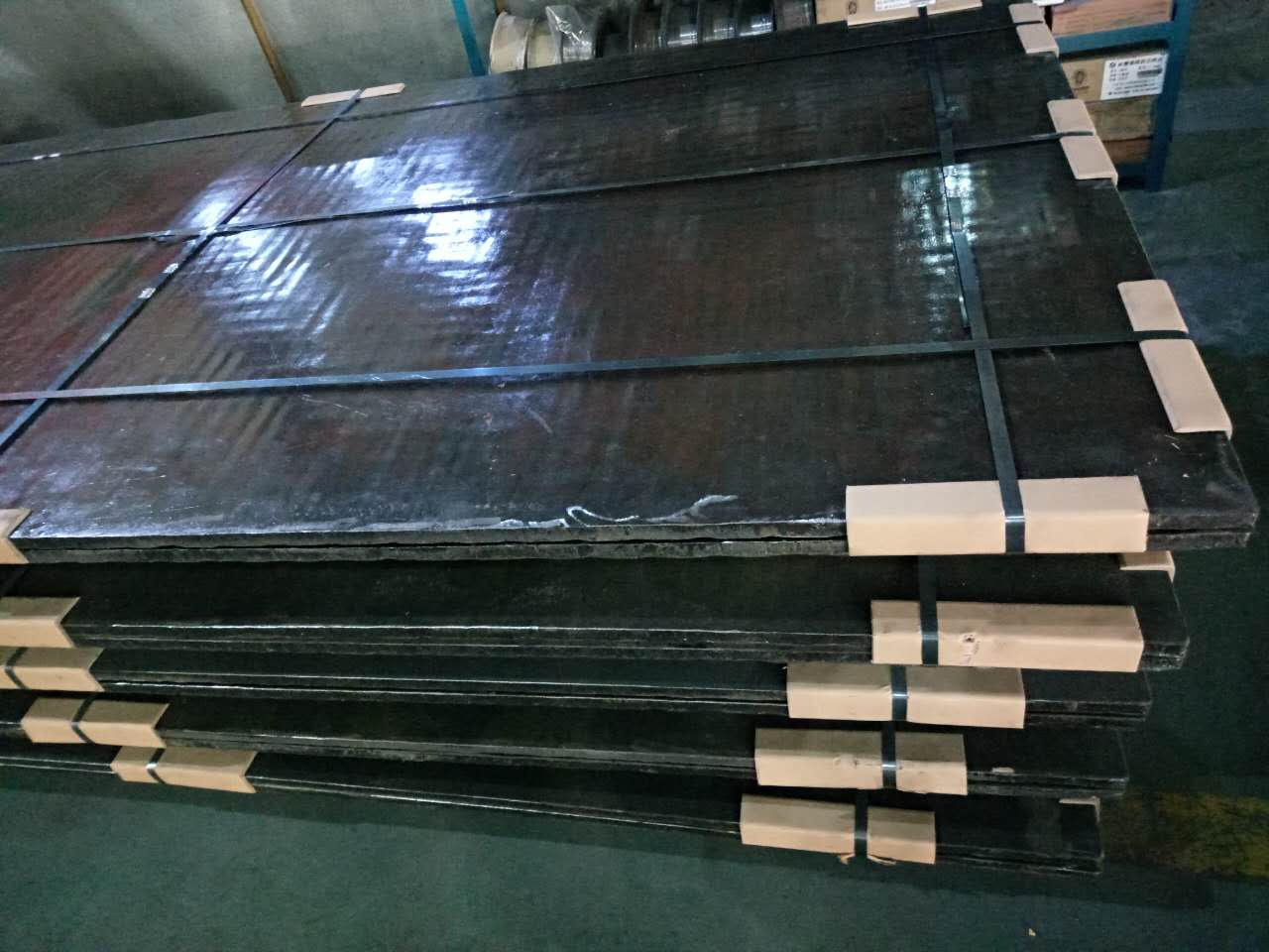 堆焊耐磨板的药芯焊丝应该具备哪些特点呢?