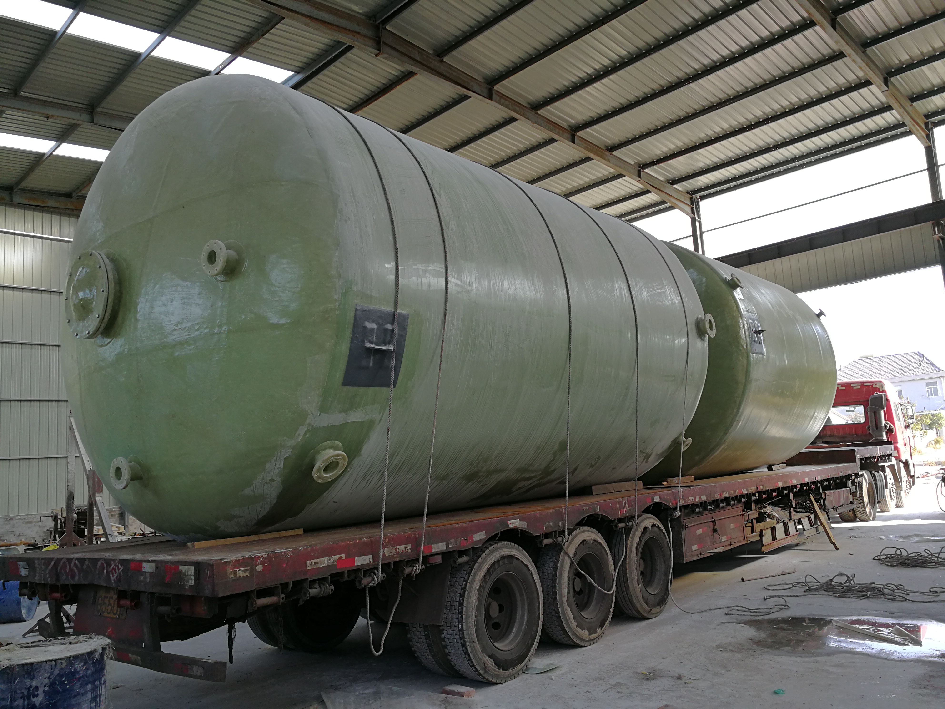 玻璃钢罐修复指南 玻璃钢罐是一种常见的存储和运输