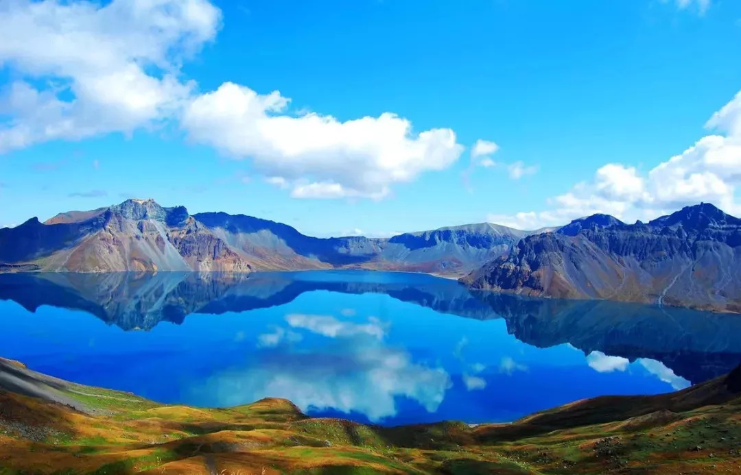 长白山天池简介 长白山天池,又称白头山天池,位于吉林省东南部长白山