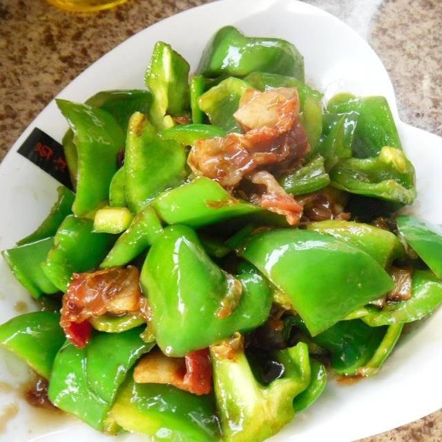 山东家常菜素炒青椒做法分享94 山东家常菜素炒青椒是一道非常简单