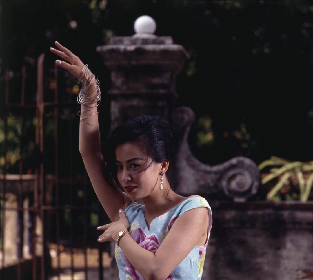 刘嘉玲,张国荣和张曼玉联手主演的电影《阿飞正传》中,刘嘉玲饰演露露