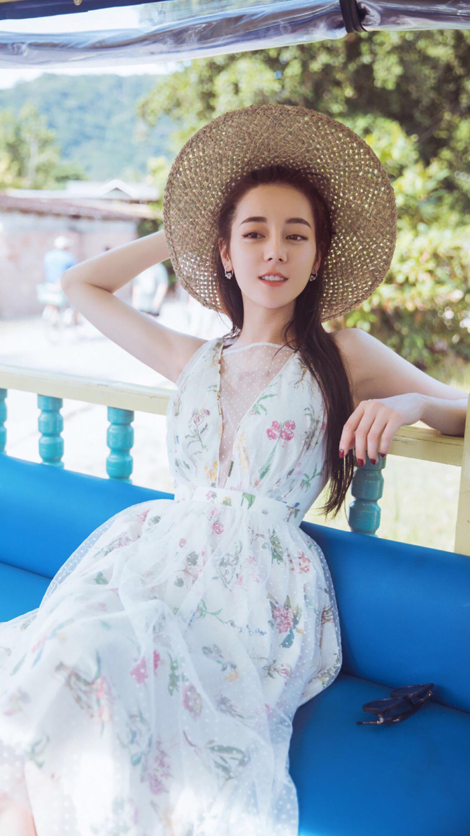 古力娜扎与迪丽热巴:娱乐圈成长之路 古力娜扎和迪丽热巴,两位中国