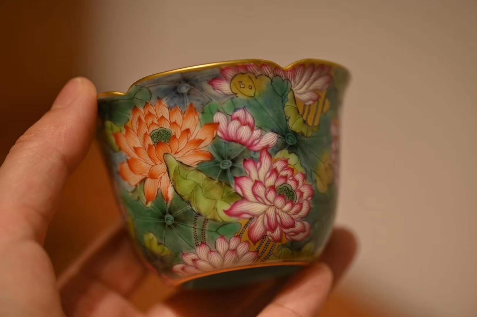 见山烧斗彩瓷器|高岭土主人杯品茶心得95 我是一个喜欢喝茶的人