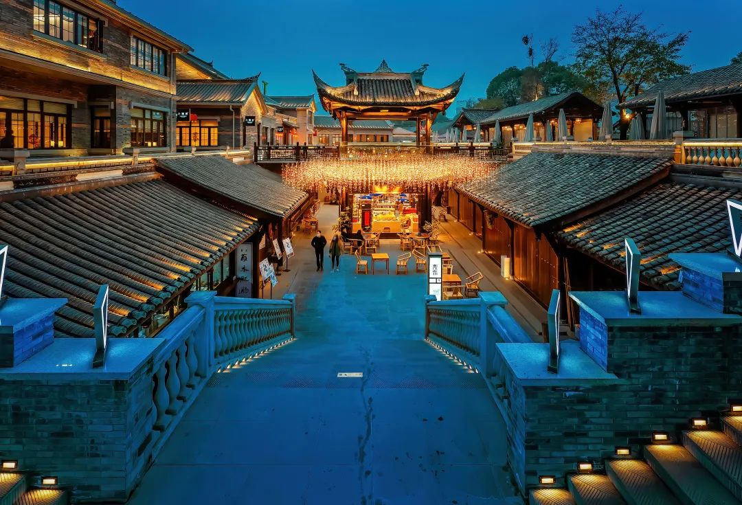 四姑娘山,东方的阿尔卑斯~ 四姑娘山位于四川省阿坝藏族羌族自治州小