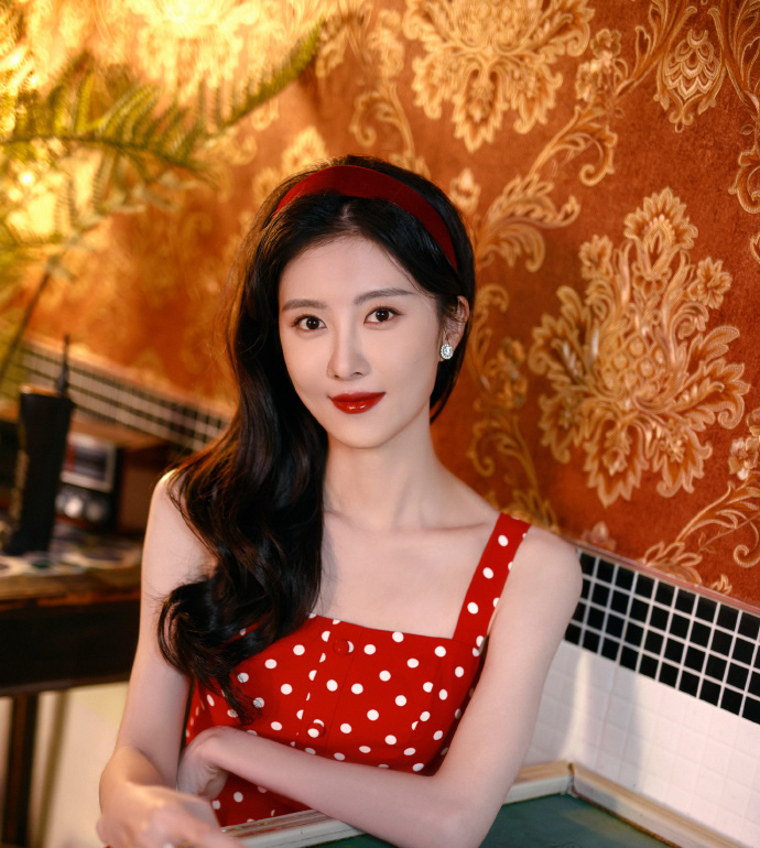 93 《梦中的那片海》女二号曹斐然7天涨粉41万,演的太好了,把人物都