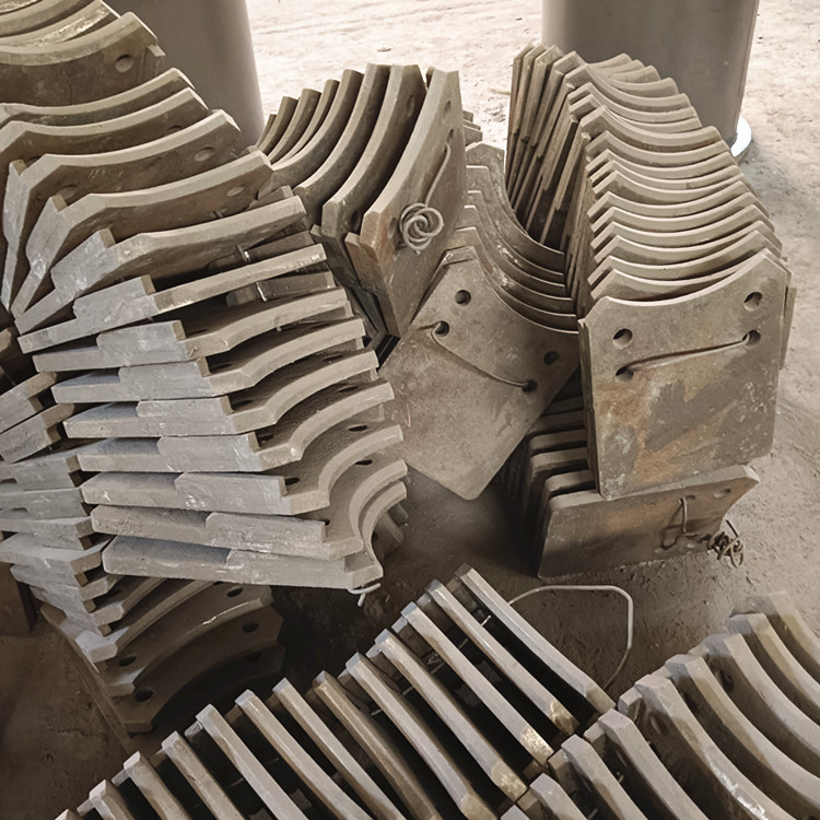 生产销售破碎机高锰钢衬板 破碎机高锰钢衬板是破碎机零件的一种,起到