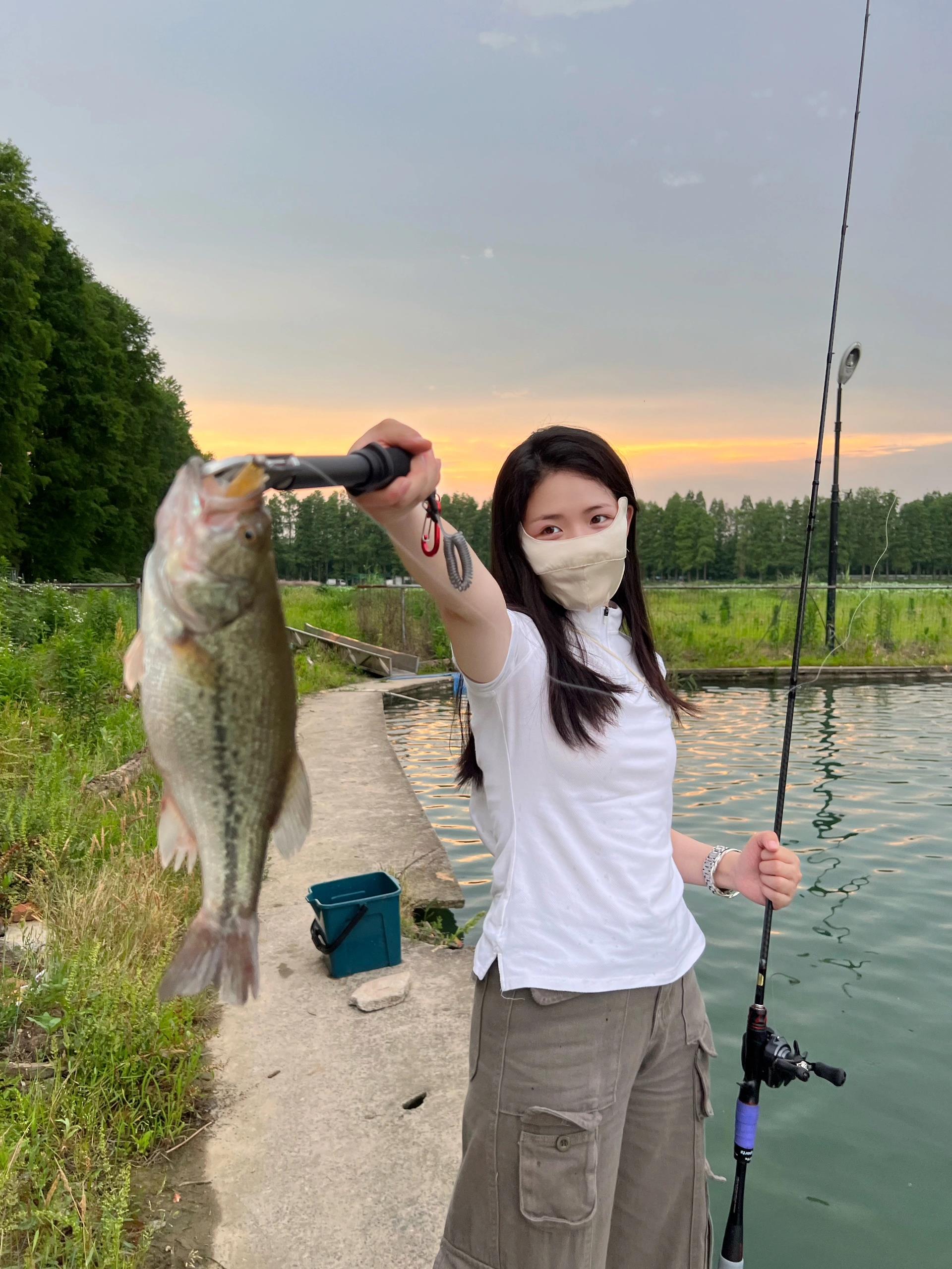 今天我将分享4种常见的打窝错误,让你能够更好地吸引鱼儿上钩.