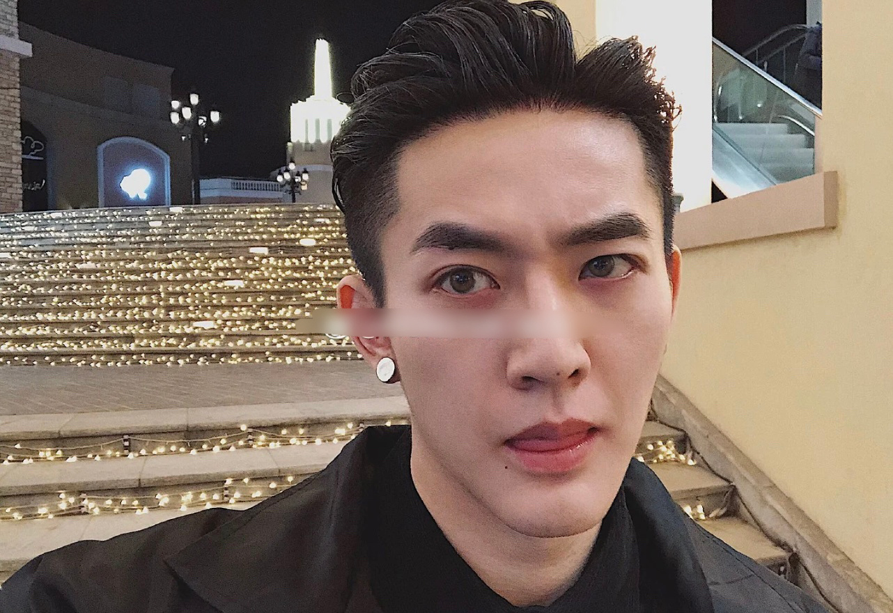 邓为现实中潮男.