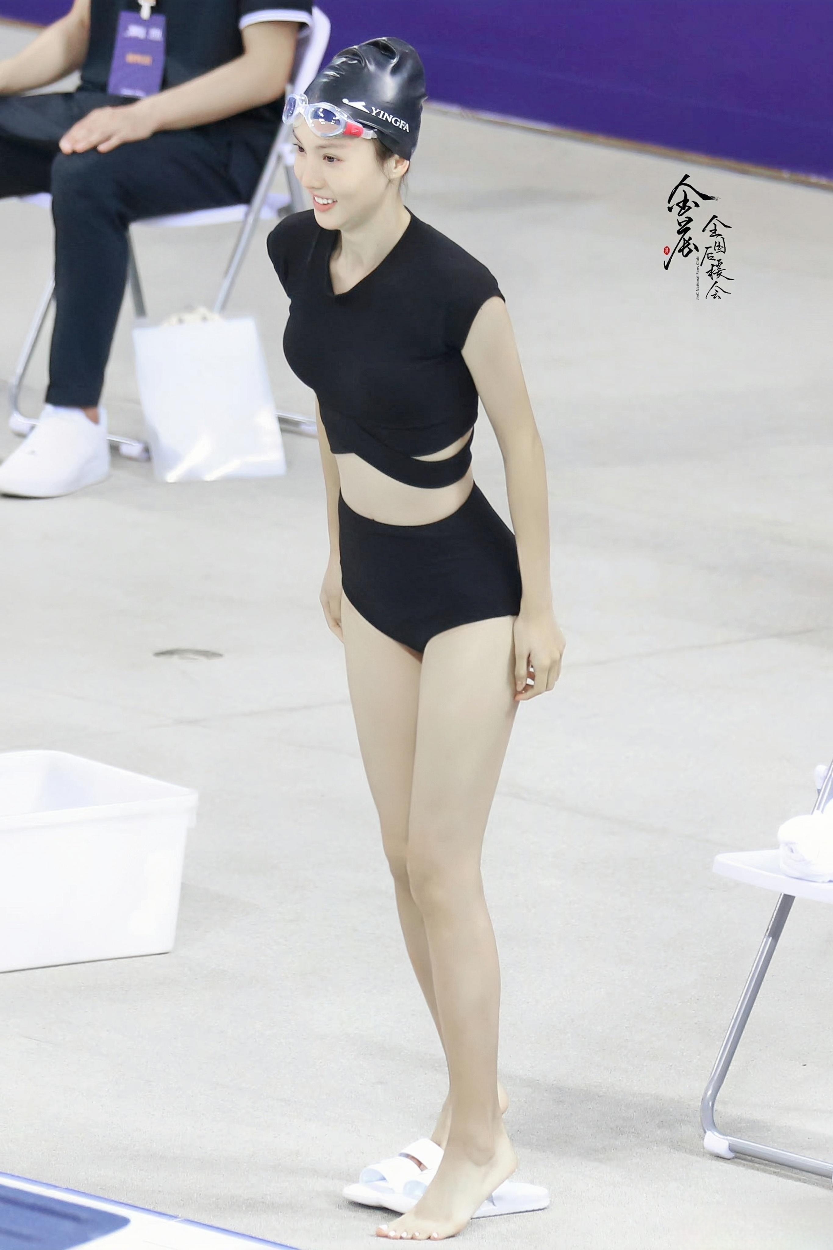 金晨 谁会拒绝穿泳装的金晨呢?