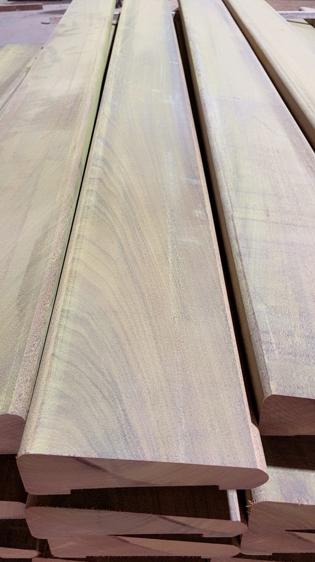 重蚁木是世界上质地密实的硬木之一,硬度是杉木的三倍