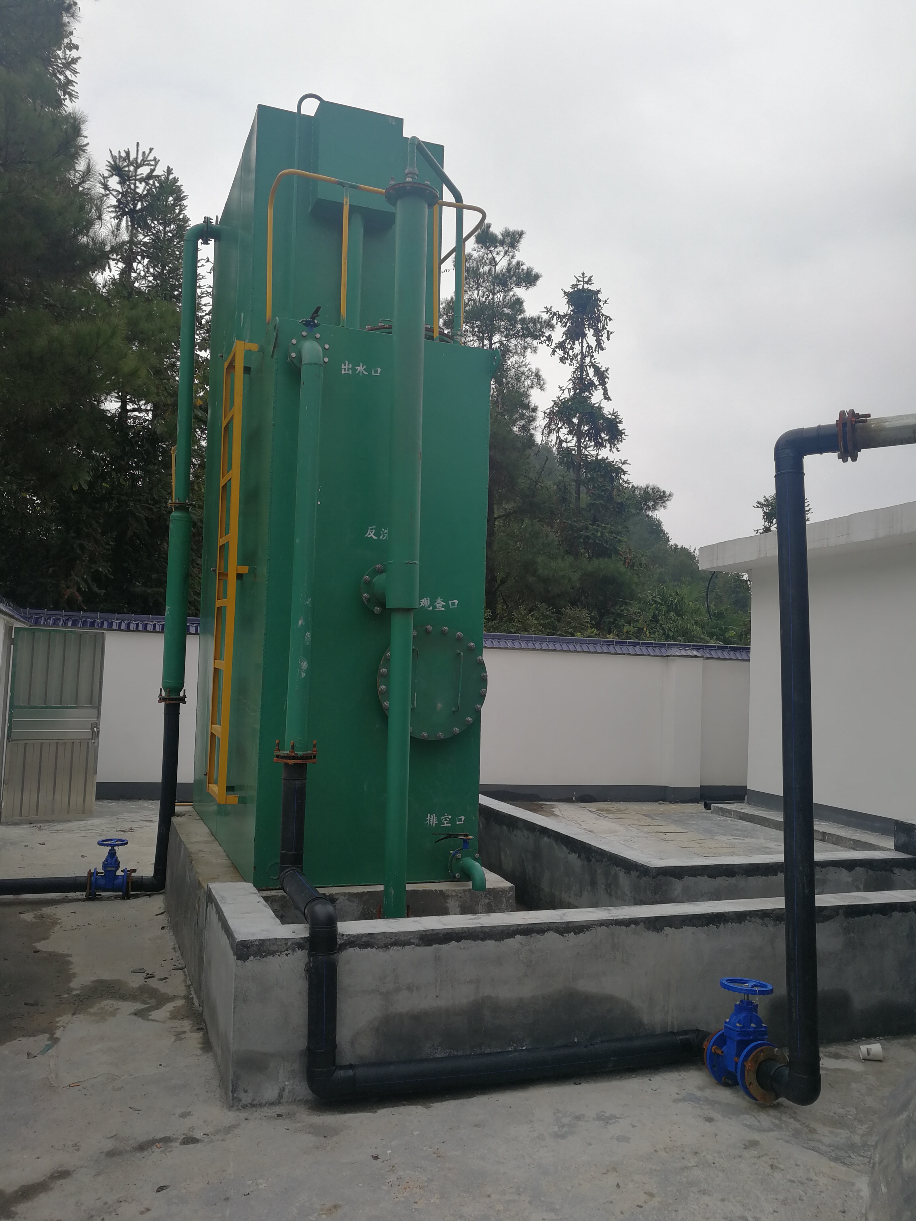 一体化净水器助力山泉水净化享受健康饮水 山泉水是大自然的馈赠,含有