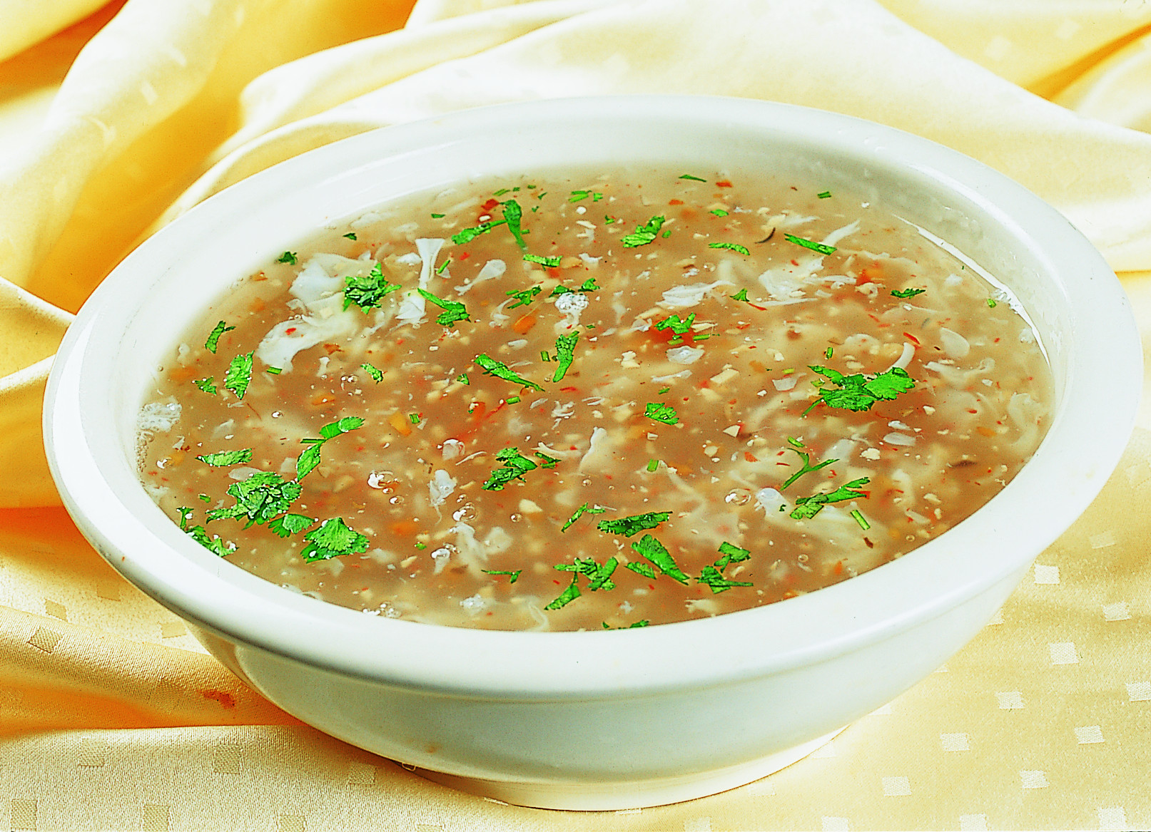 牛肉# #炖汤# #美食# #下饭 #   75 材料: - 牛肉100克 - 金针菇