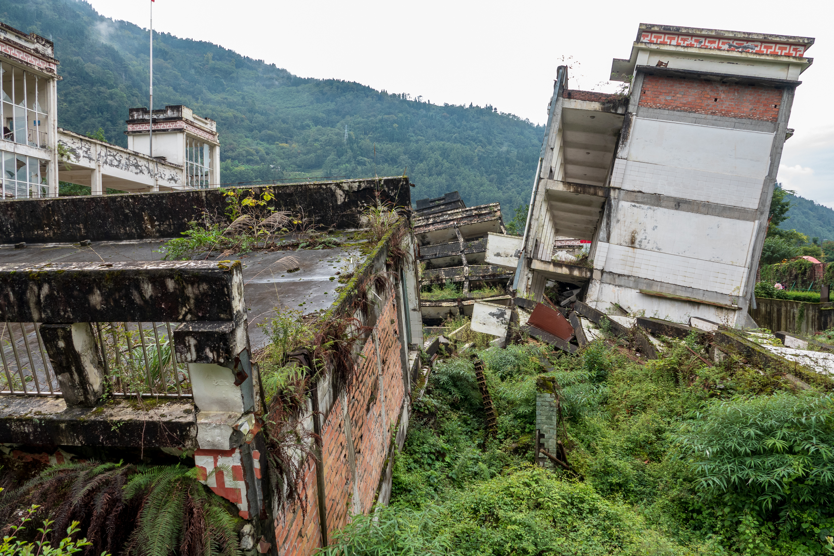 12日特大地震的破坏与遗址 2008年5月12日14时28分04秒,汶川县映秀镇