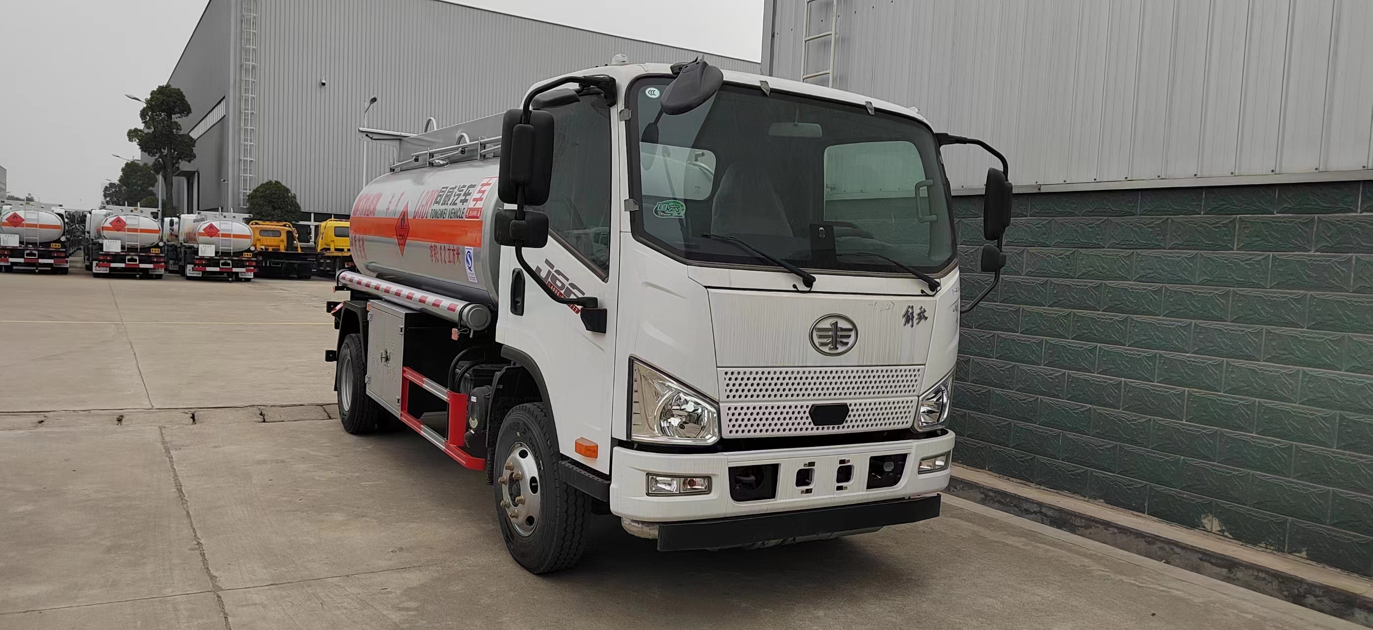 5吨油罐车,柴油运输配送 今天我们自豪地展示了一款高品质的豪沃6