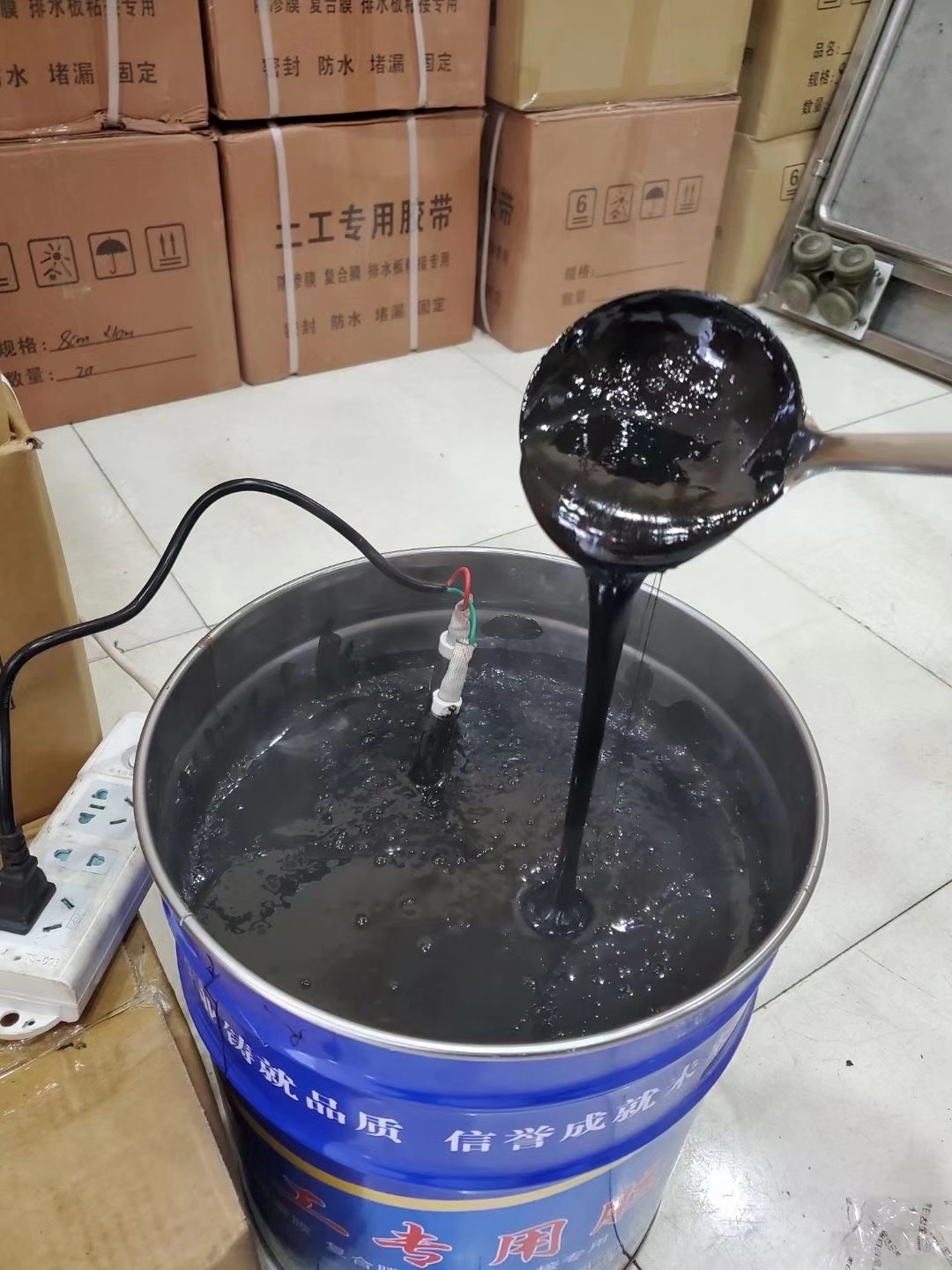 土工膜胶水使用详解98 土工膜专用胶使用方法 1.