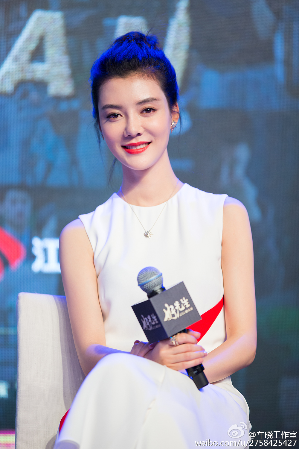 影视明星车晓,代言签约现场 车晓,出生于北京,毕业于北京电影学院