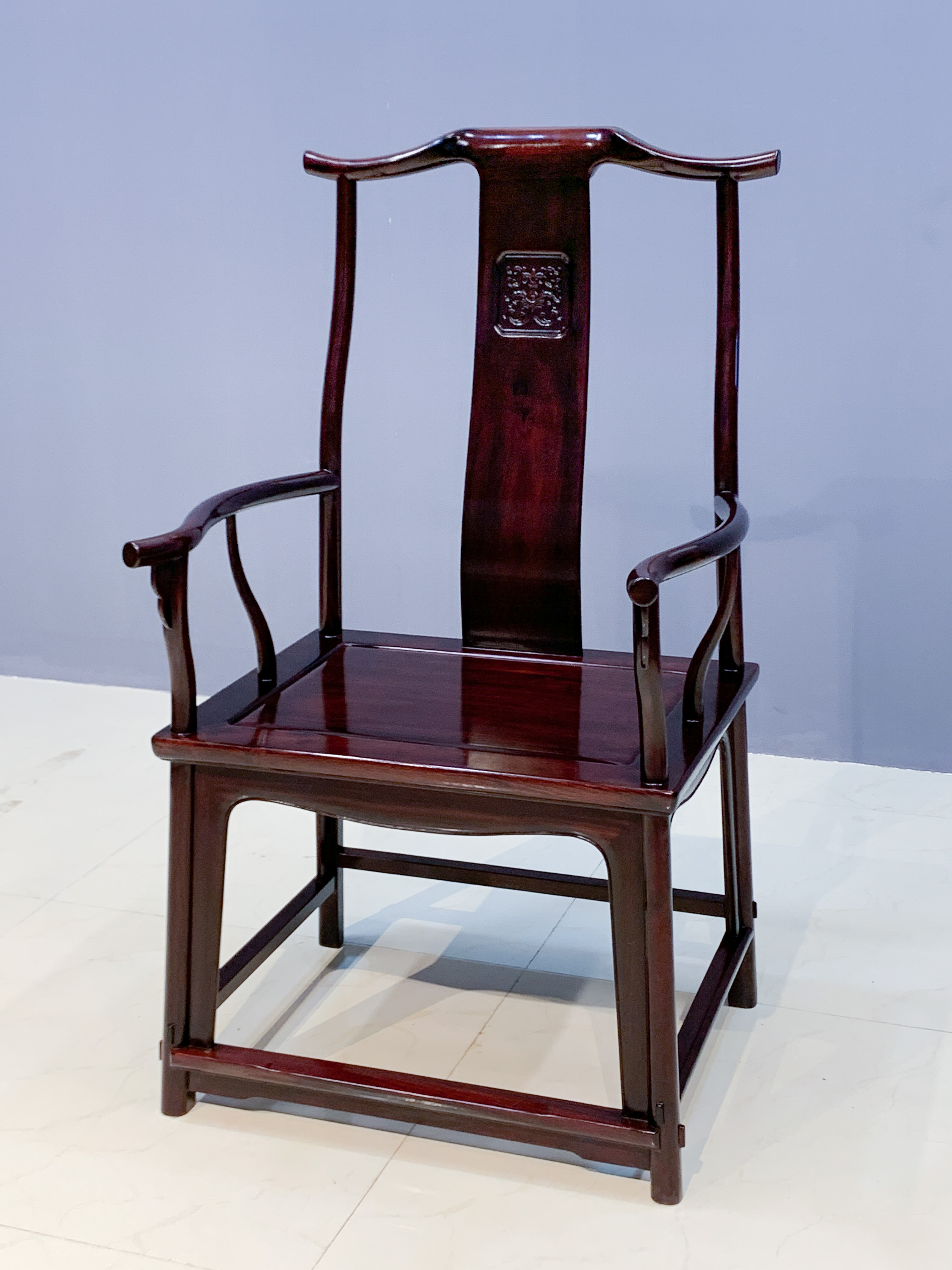 明式家具之美 明式家具是中国传统家具的代表之一,它以线条简洁流畅