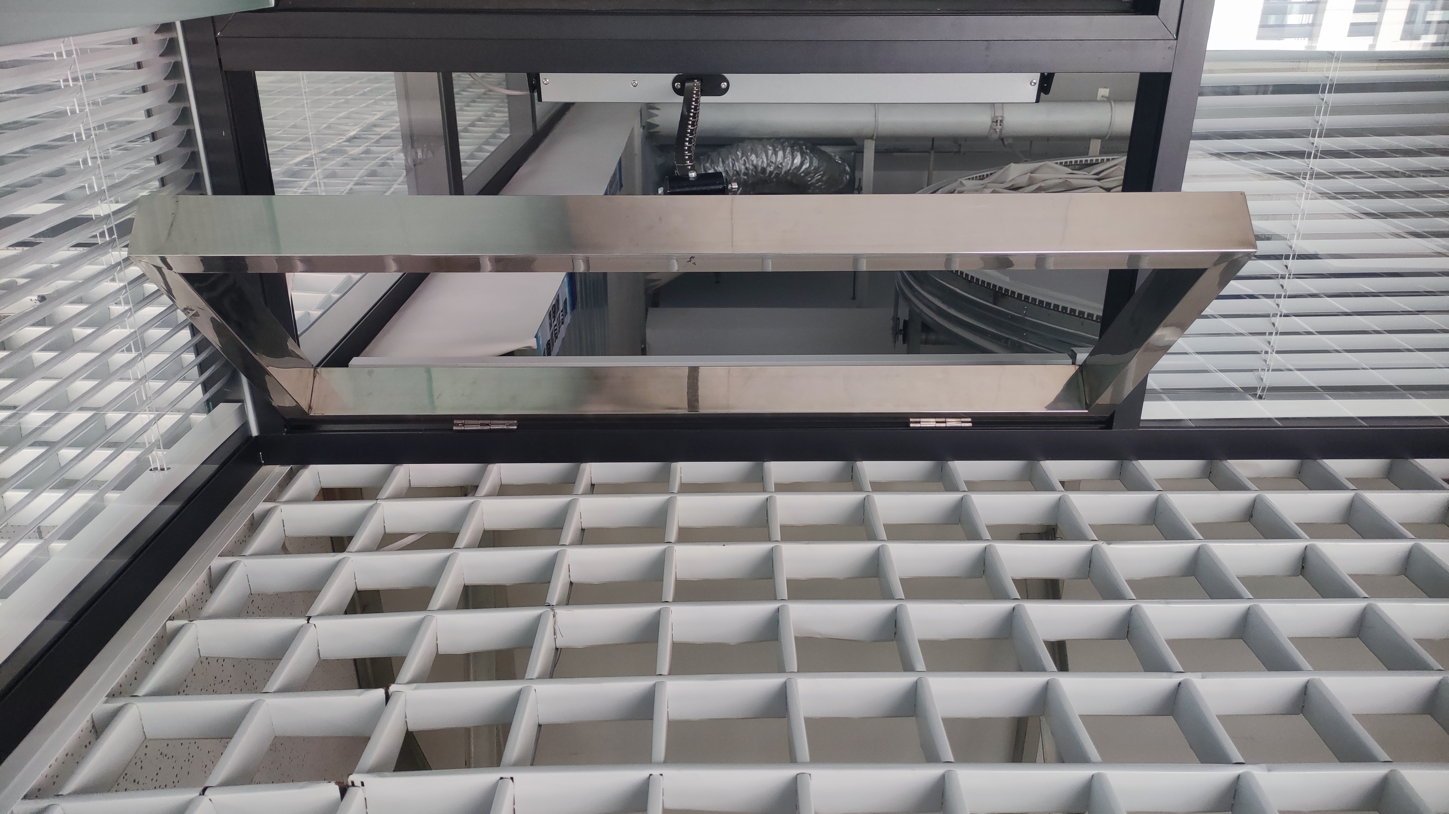 电动排烟窗与挡烟垂壁的梦幻联动 电动排烟窗与挡烟