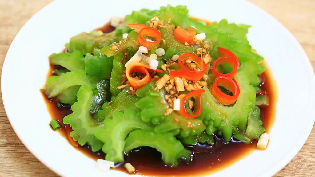 今天我要分享一道清爽可口的凉拌苦瓜食谱06  95食材清单: - 苦瓜